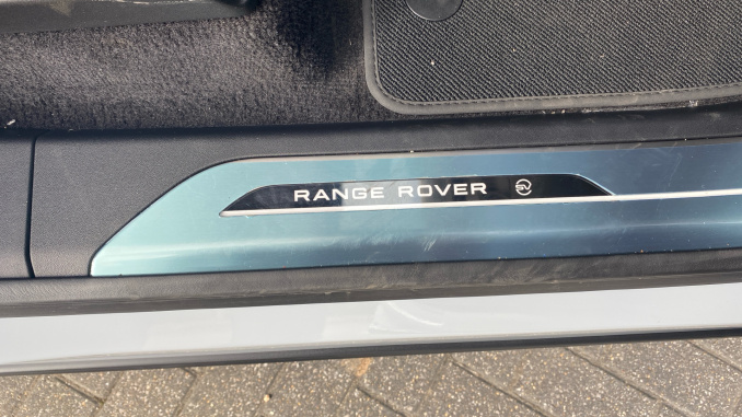 Land Rover Range Rover Sport 4.4 P635 V8 SV 5dr Auto Petrol Estate - Image 54